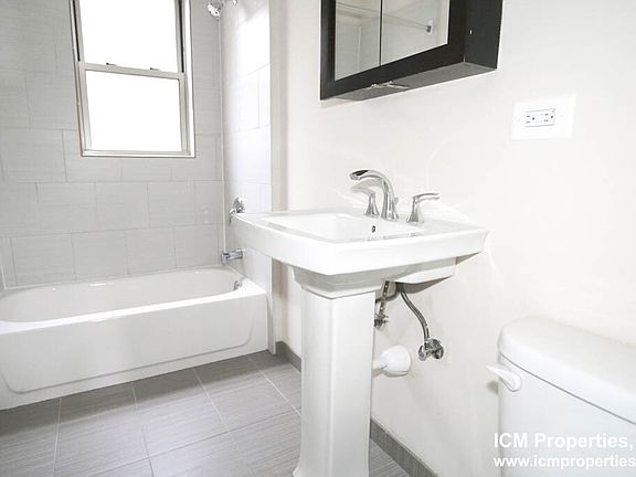 4th image of 5117 N Winchester Ave #1