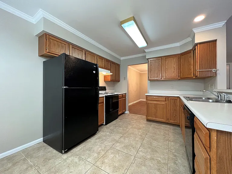 10025 Highgate Cir — Photo 6