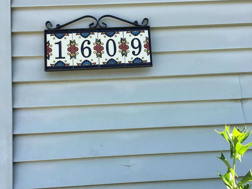 1609 E. 10th Street West side of Duplex