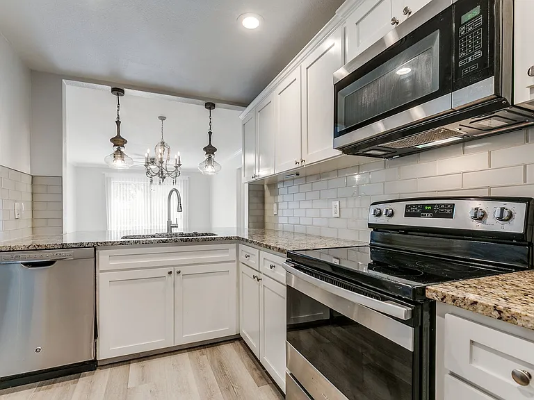 7709 Broadway #113 — Photo 11