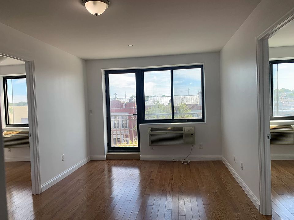 7026 Queens Blvd 4G, Woodside, NY 11377 Zillow