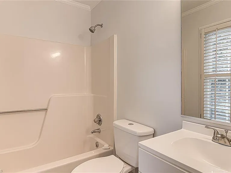 4635 Lawndale Dr — Photo 14