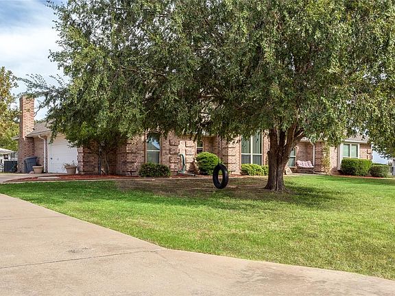 4th image of 2227 Summit Dr