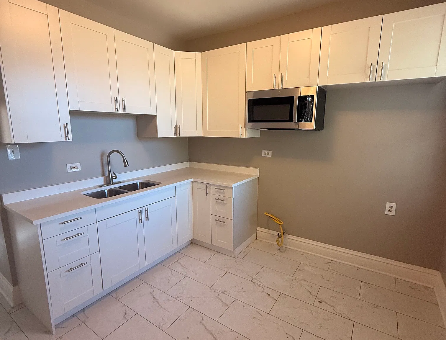 3 bed, 990 sqft, $1,700 — Photo 4