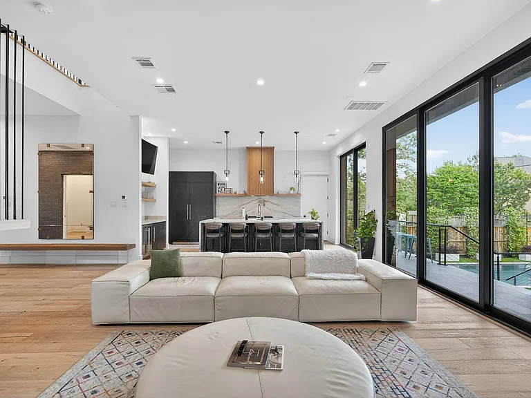 6143 Hurst St — Photo 22