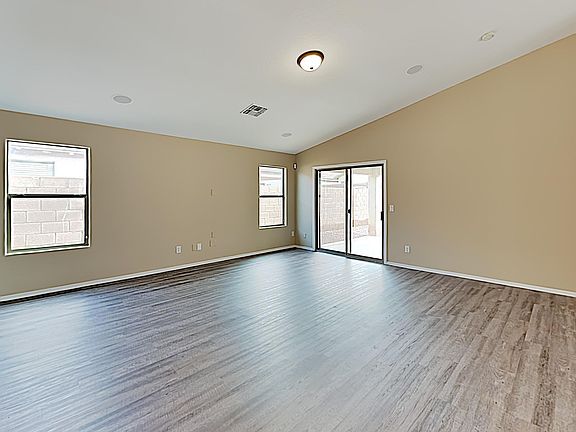 3rd image of 355 W Holstein Trl