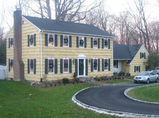 7 Mill River Rd, Setauket, NY 11733