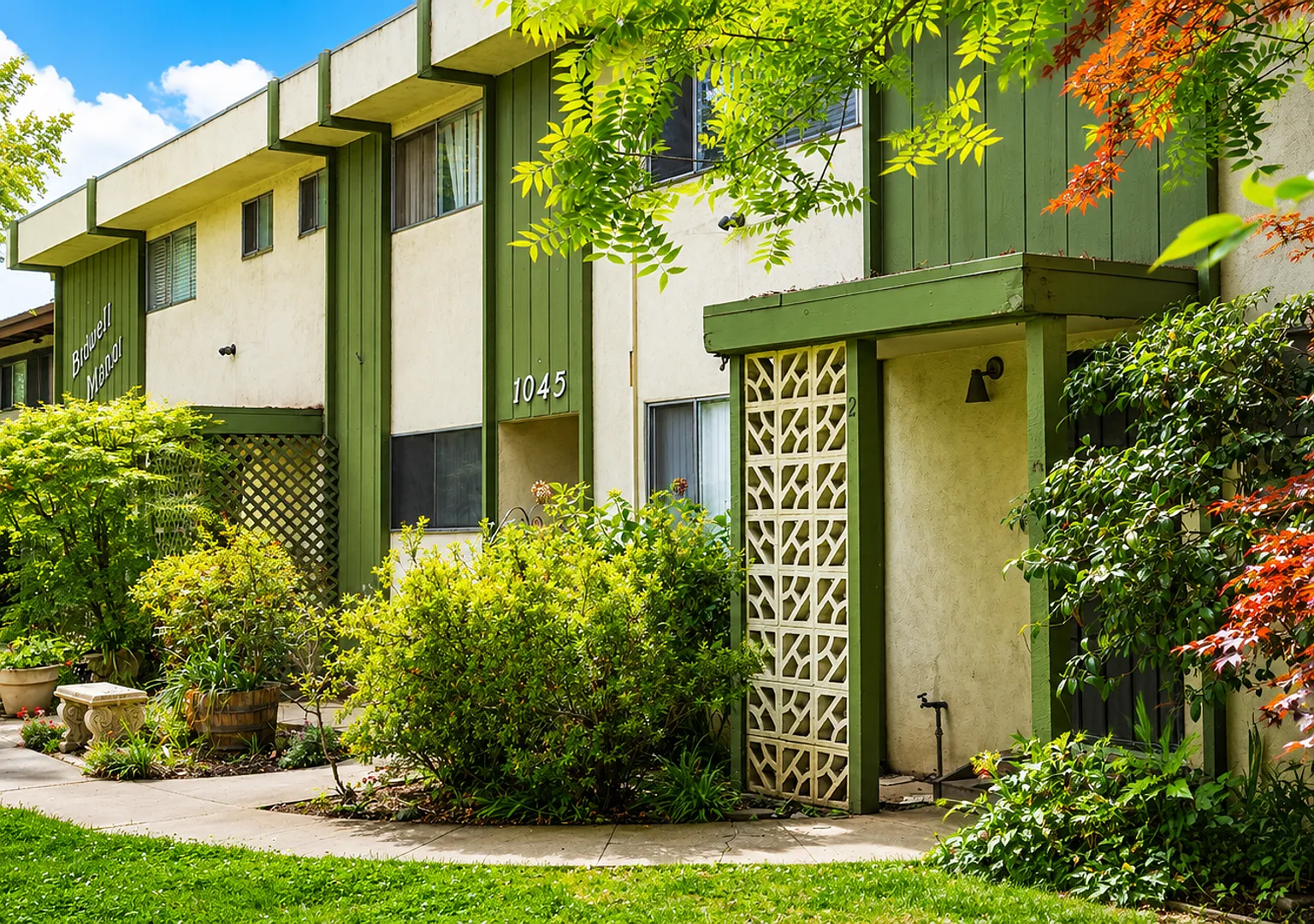 Bidwell Manor Apartments — Photo 2