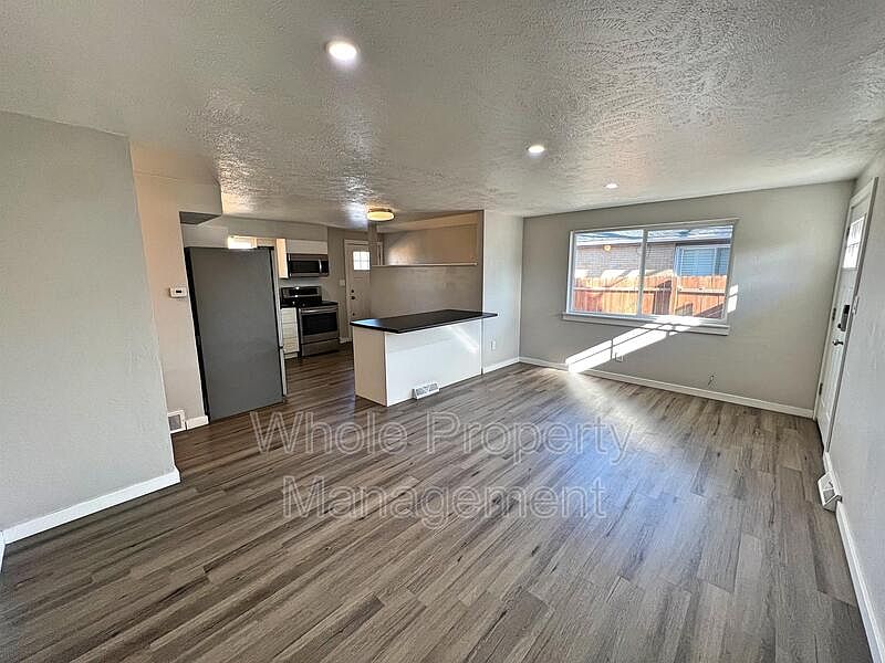 1st image of 2827 W Park Pl