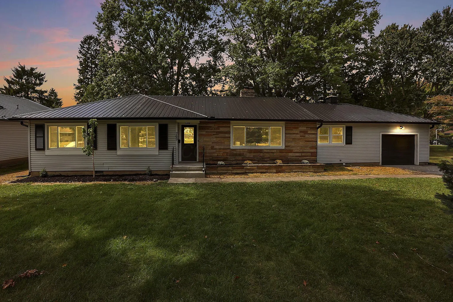769 Summit St photo 1