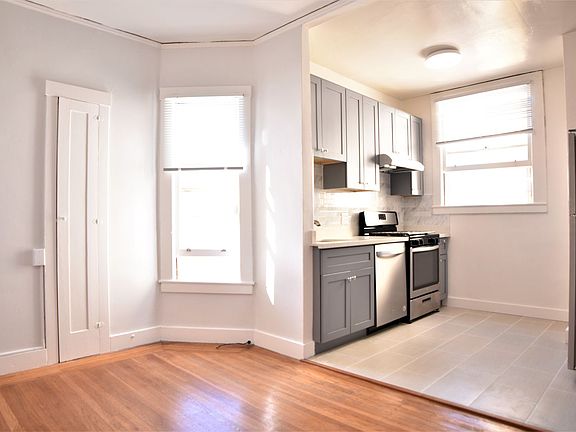 3rd image of 3035 Gough St #6