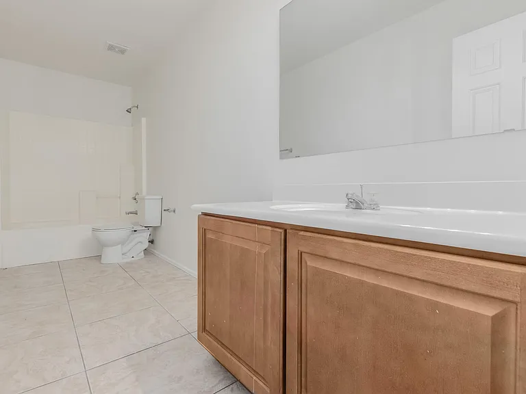 3209 W Saint Catherine Ave — Photo 25