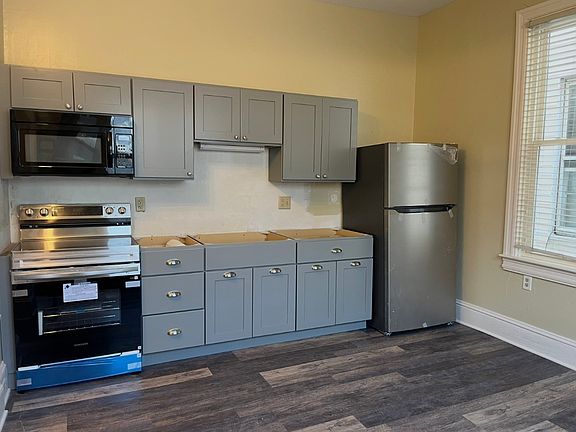 2nd image of 134 Chambersburg St #2