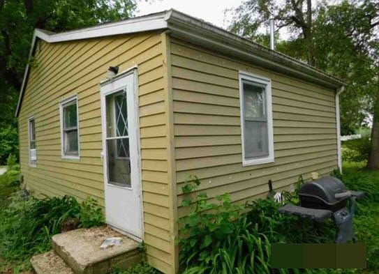 5th image of 641 Arbutus Ave