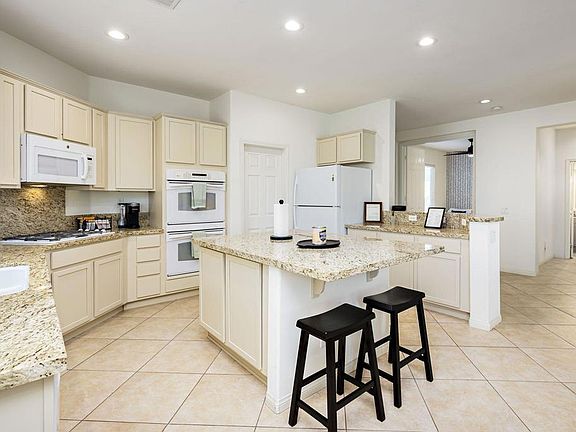 5th image of 82223 Travolta Ave