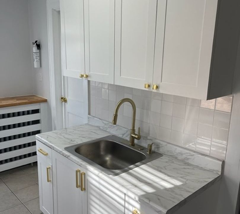 1st image of 300 Elm Pl APT 6A
