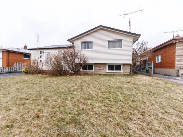 33 Strathmore Cres, Welland, ON L3B 1B8
