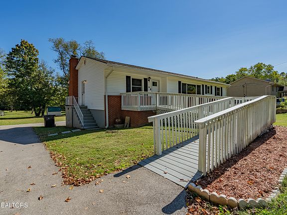 3rd image of 404 Bridge View Ln