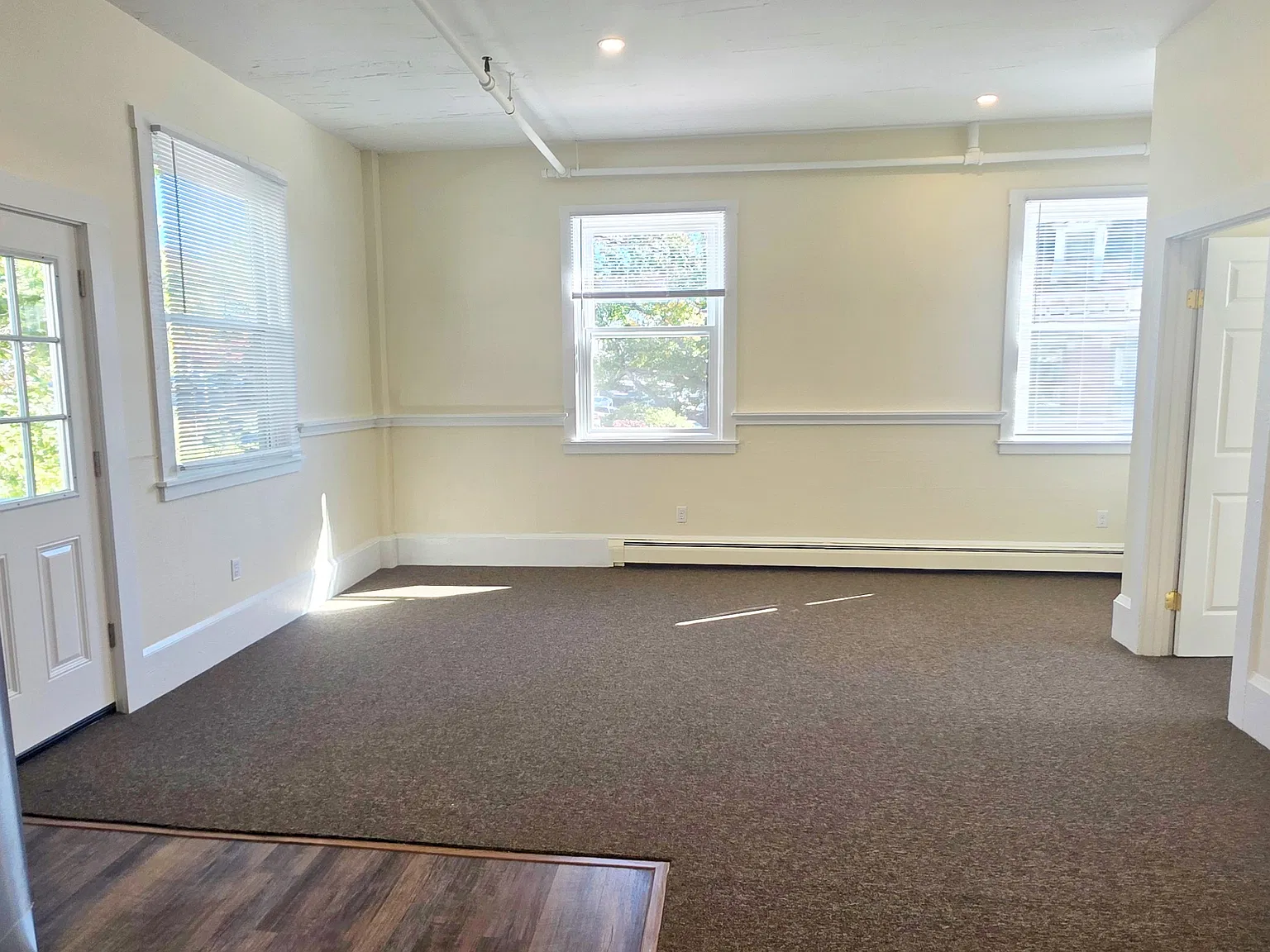 2 bed, 900 sqft, $2,300 — Photo 2