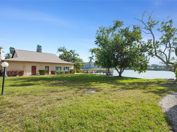 4013 Lake Bayshore Dr #107, Bradenton, FL 34205