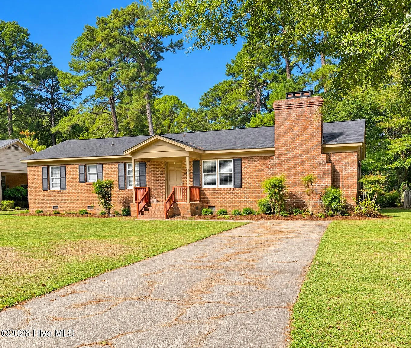 3 bed, 2.0 bath, 1648 sqft, $2,100 — Photo 2