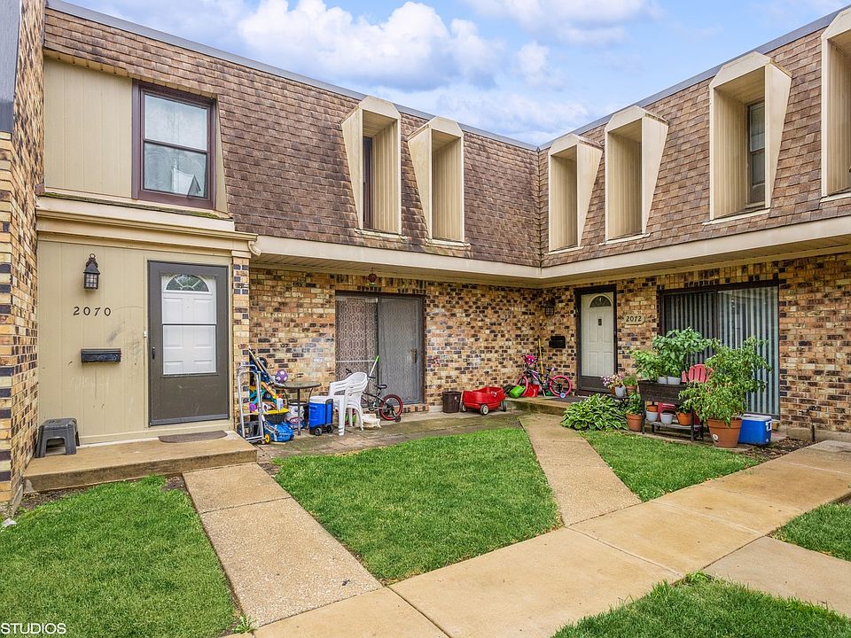 1st image of 2070 Country Club Dr #2070