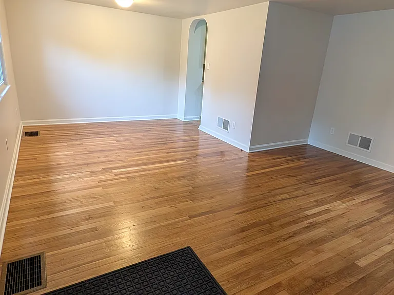 207 Elizabeth Dr — Photo 2