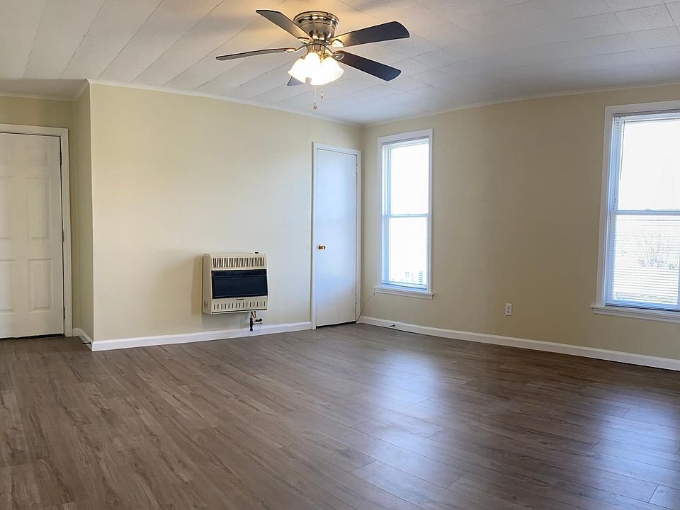 1st image of 2301 1/2 4th St Floor 2