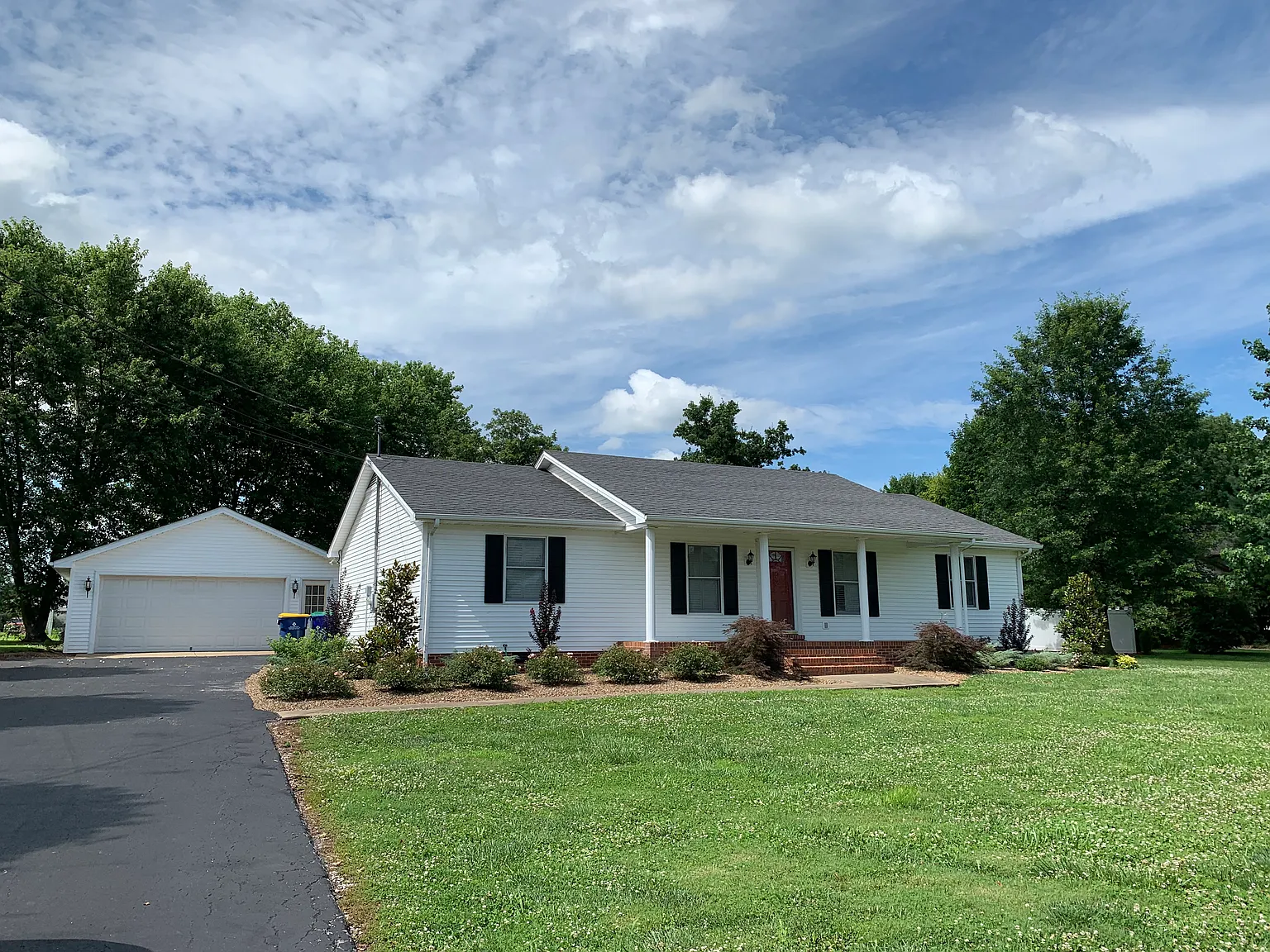 602 Green Valley Dr photo 1