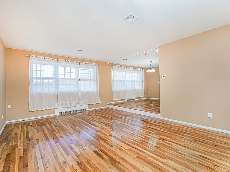 74 Caswell Ave — Photo 11