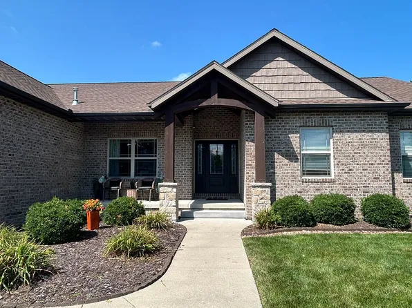 1300 Prince George Ct, Washington, IL 61571