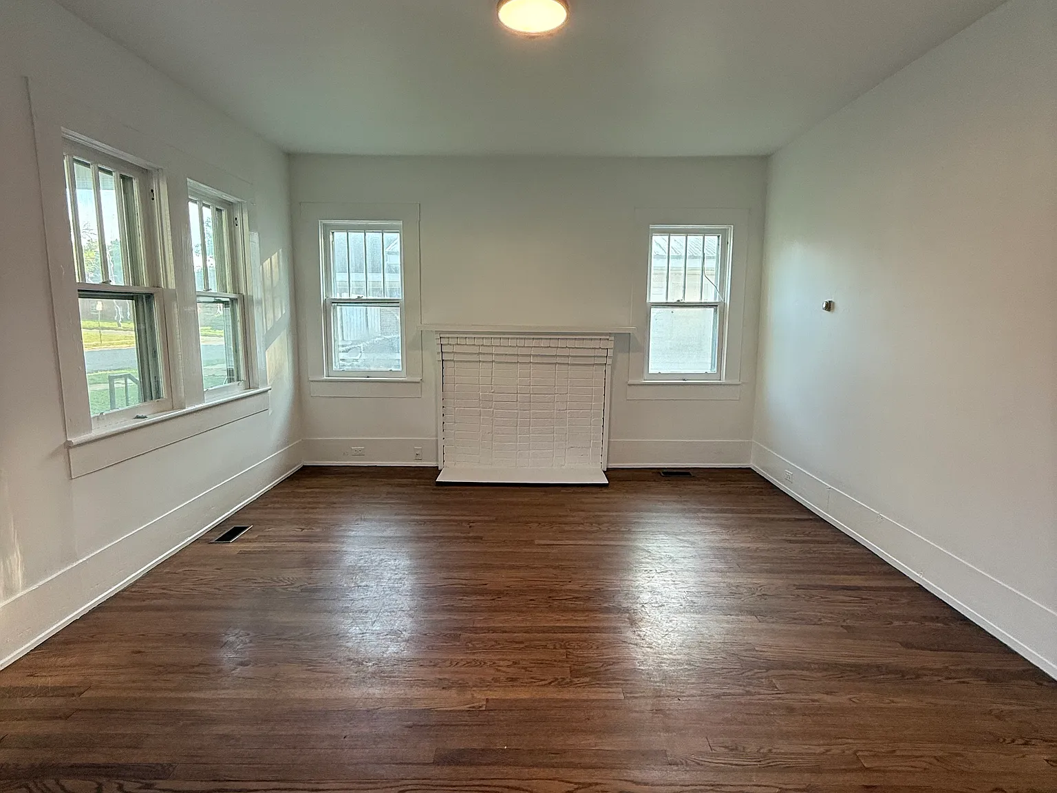 3 bed, 1280 sqft, $1,200 — Photo 2