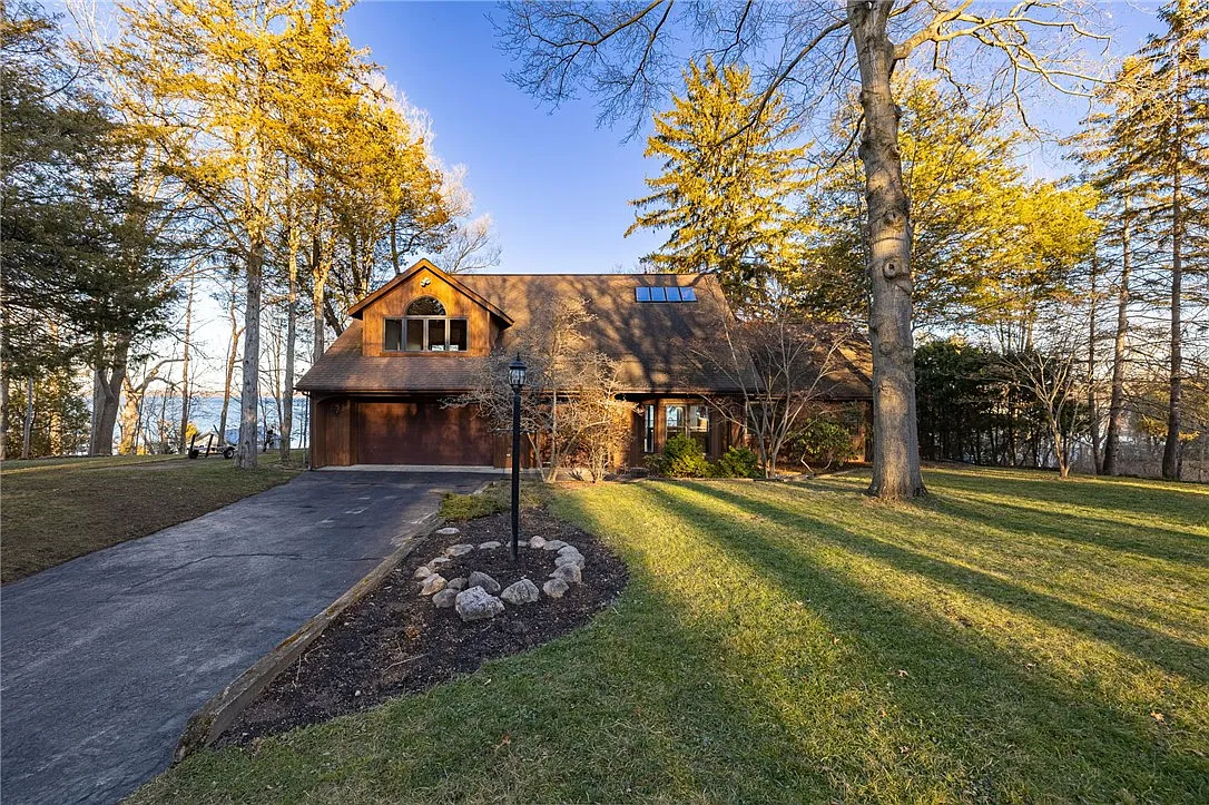 1292 Arrowhead Beach Rd photo 1
