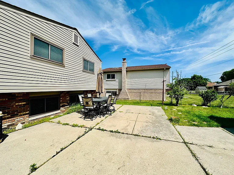 39326 Roland Dr — Photo 25