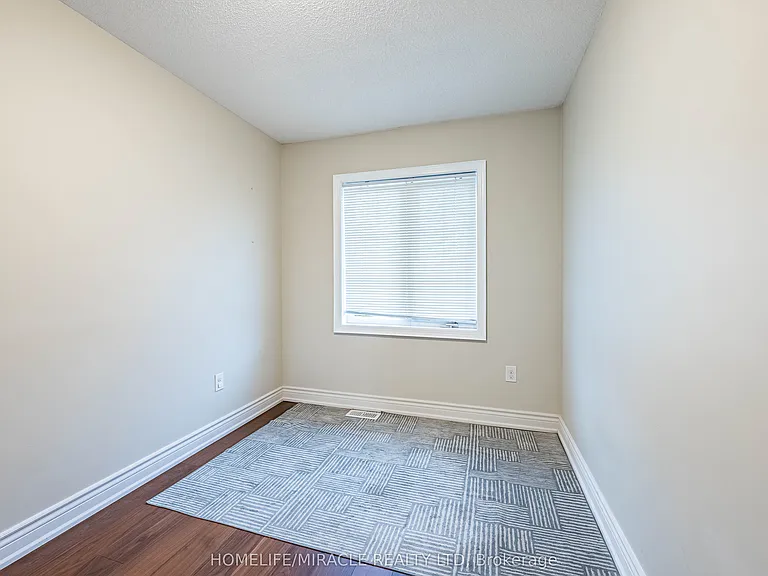 419 Rossland Rd E — Photo 34