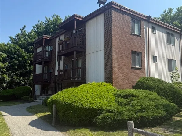 707 Bedford St APT 3, Abington, MA 02351