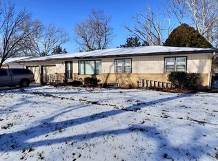 904 W 23rd Ave, Hutchinson, KS 67502