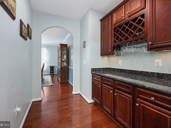 3rd image of 6 Boxwood Ct