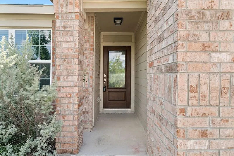 3 bed, 2.0 bath, 1641 sqft, $1,695 — Photo 4