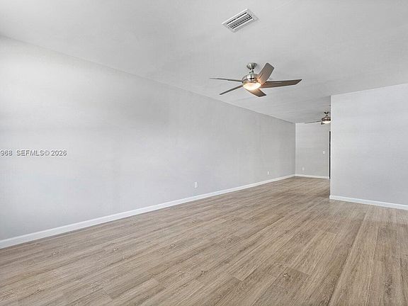 5th image of 1367 Riverside Cir
