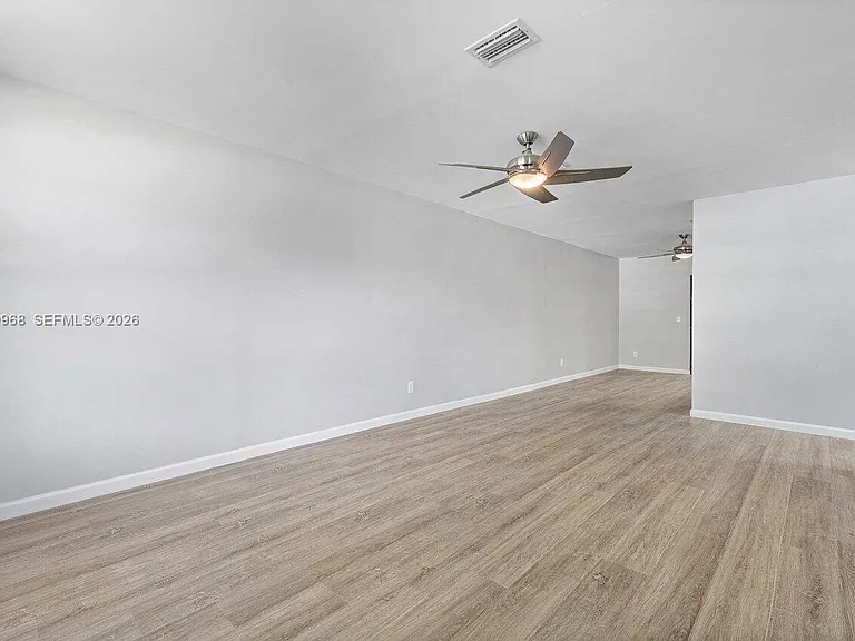 1367 Riverside Cir — Photo 5