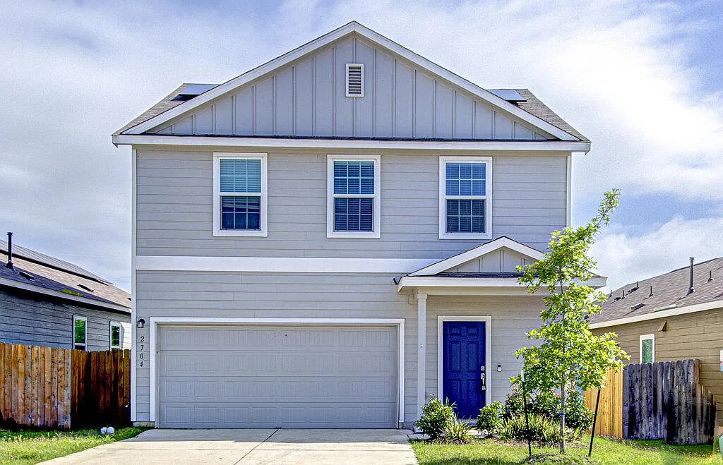 4 bed, 2.5 bath, 1950 sqft, $2,200 — Photo 1