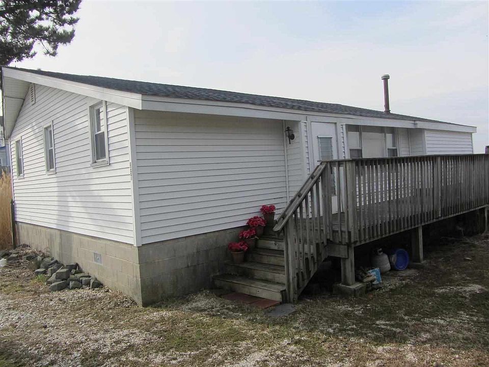 2nd image of 697 Stone Harbor Blvd