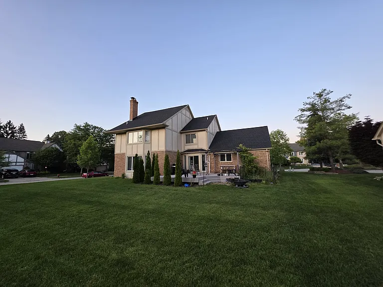 1152 Congress Dr — Photo 4