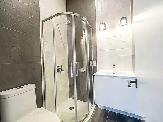 Rented by Rentall Group Inc | media 9