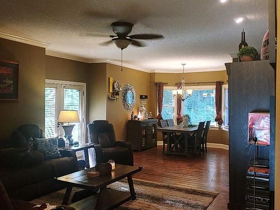 3rd image of 103 Mungenast Ln