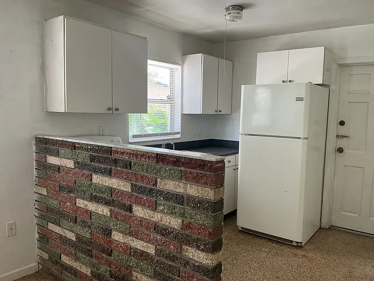2529 Tanglewood St — Photo 3