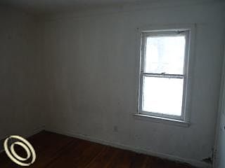 4th image of 21669 Glenco St