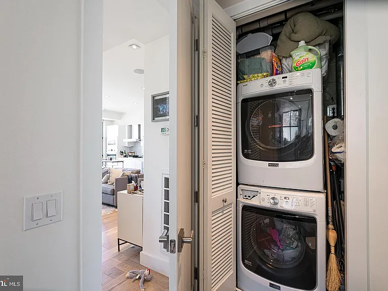 240 N 2nd St #4W — Photo 10