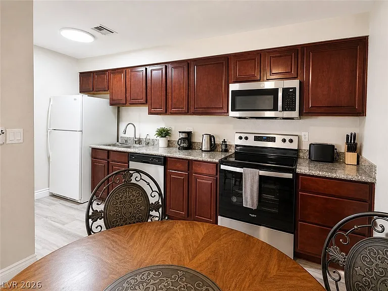 5026 River Glen Dr #162 — Photo 8